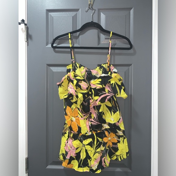 Who What Wear Tops - Who What Wear Floral Top